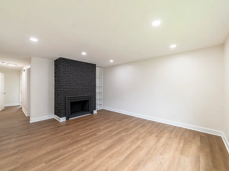 384 Sassafras Dr — Photo 11
