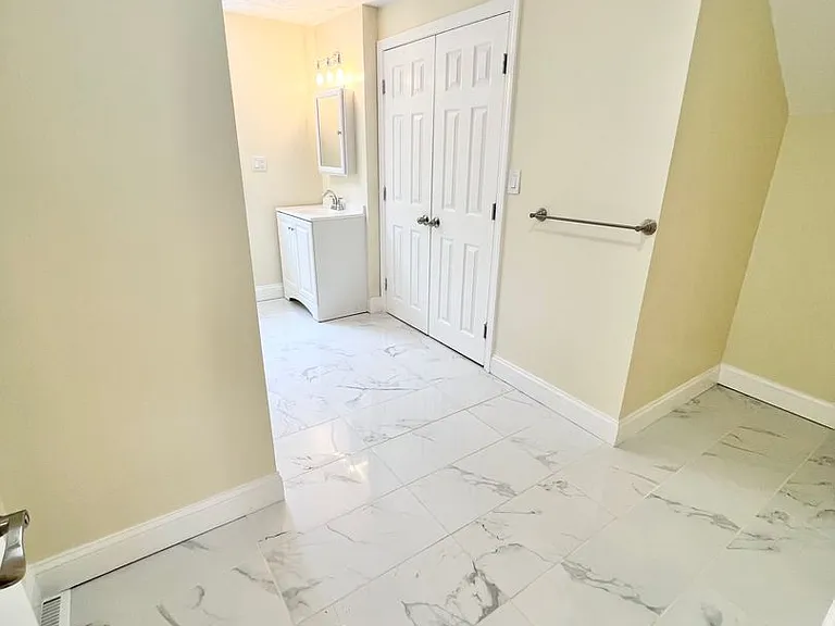 711 Pleasant St — Photo 26