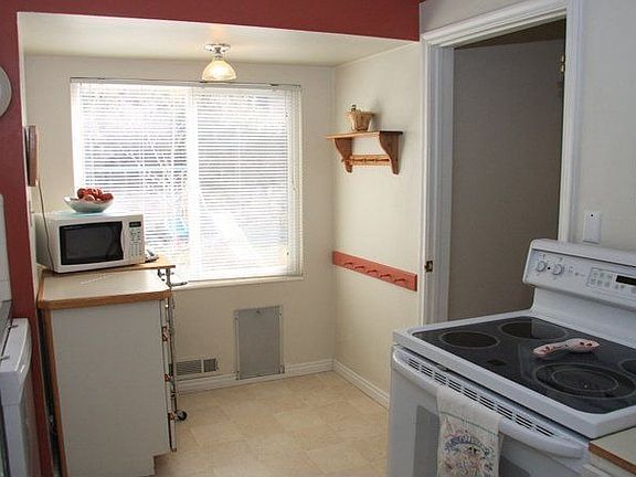 5th image of 2147 S Broadmoor St