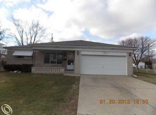 33917 Clifton Dr, Sterling Heights, MI 48310