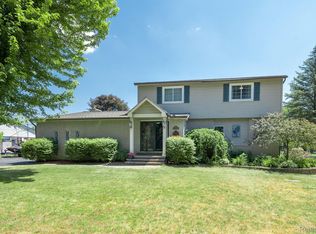 881 Bogie Lake Rd, White Lake, MI 48383