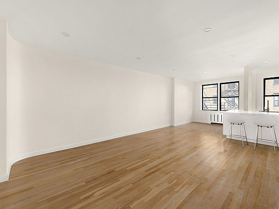 2nd image of 60 E 9th St Unit 519