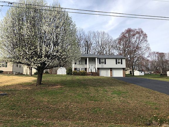 3rd image of 1656 Maple Dr