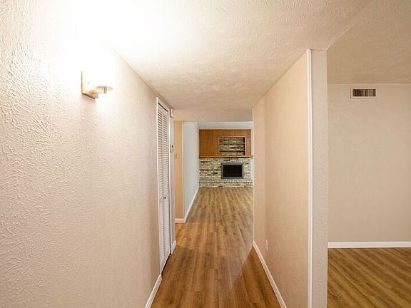 5th image of 921 Mossvine Dr
