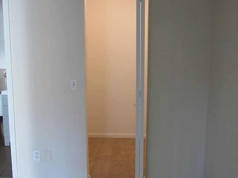 1065 Manor Dr — Photo 8
