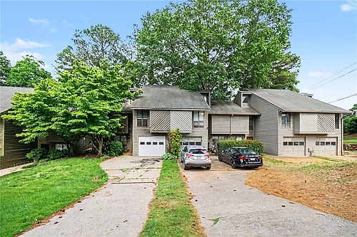 1006 Creatwood Cir SE Photo 1
