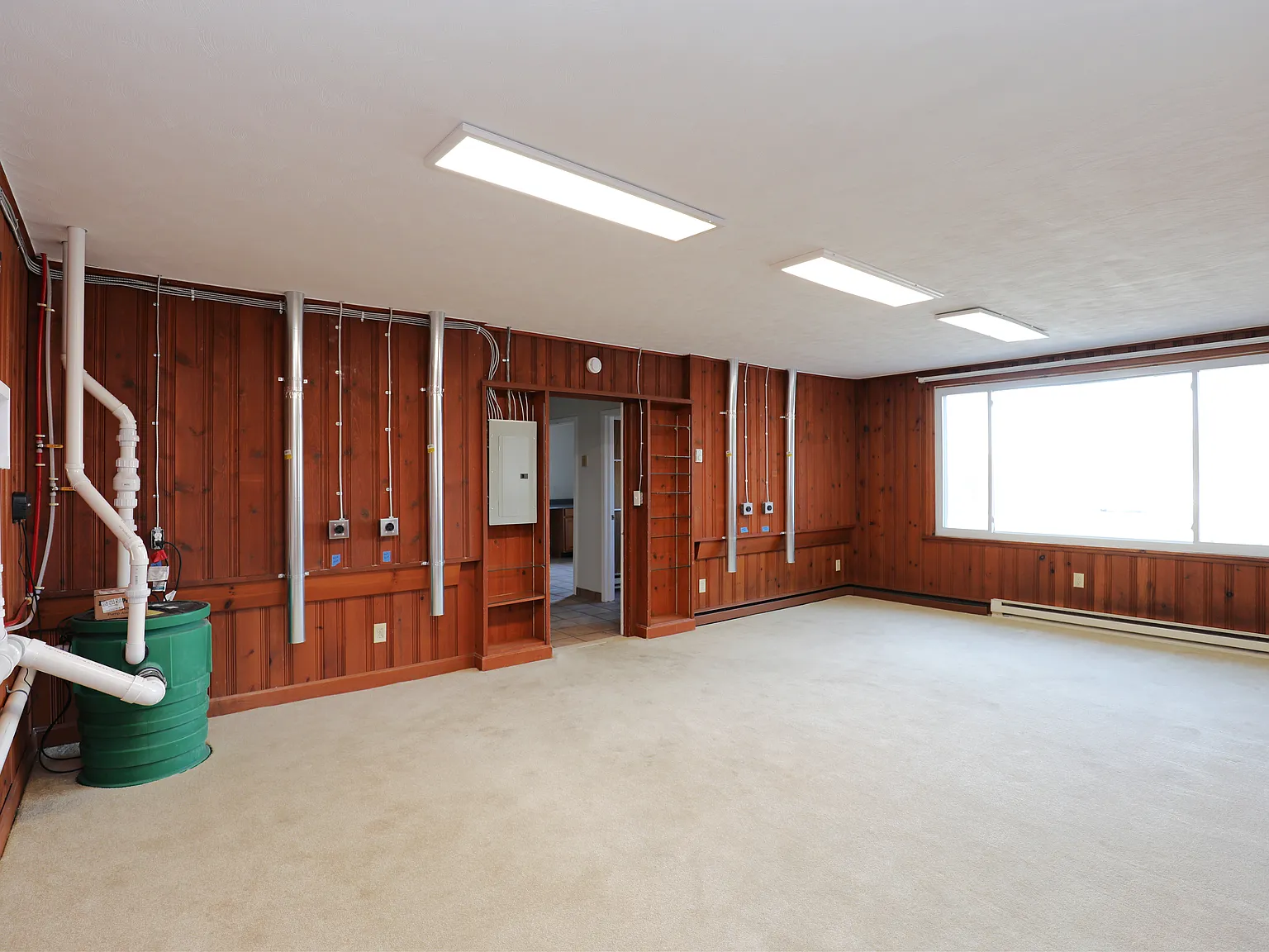 4 bed, 2.5 bath, 1800 sqft, $2,300 — Photo 4