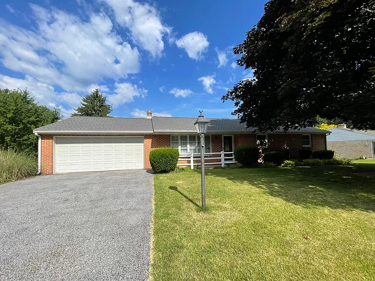 545 Skyview Dr — Photo 1