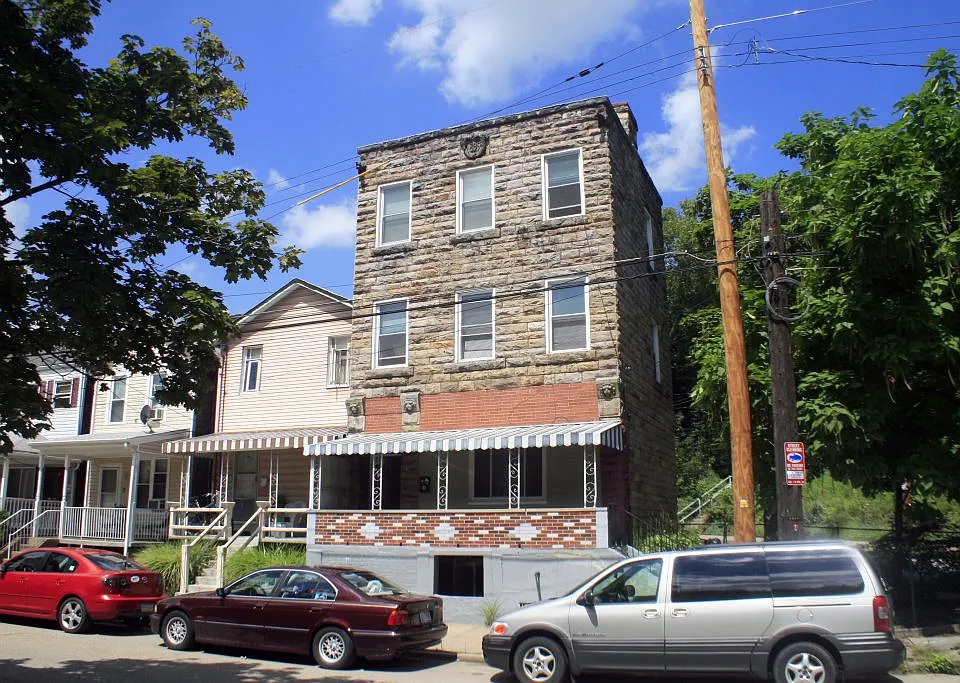 1 Boundary St