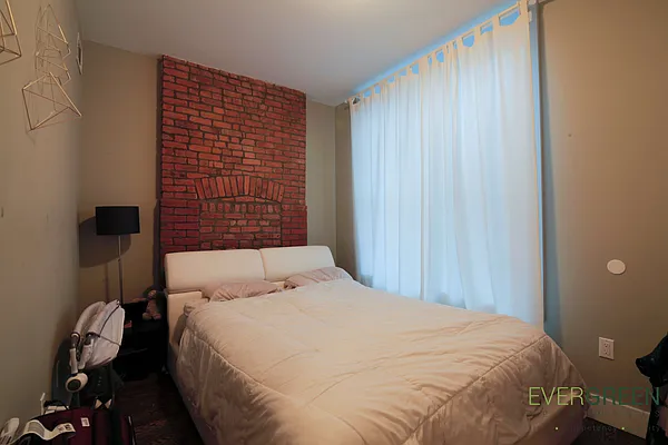 Rented by Evergreen Apartments BK | media 12