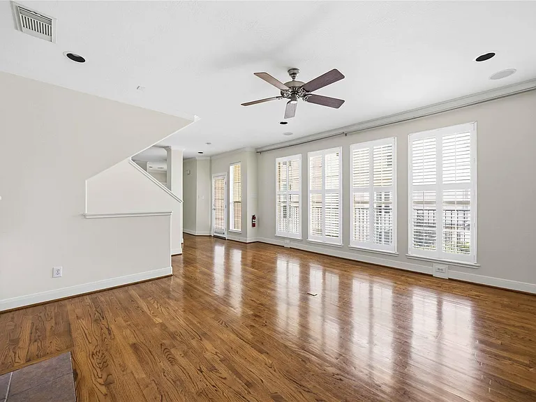 1306 Cohn St — Photo 10