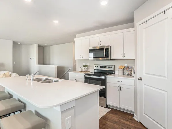 4517 Lawnwood Dr, Bellevue, NE 68133