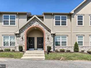 8437 Hilton St, Hummelstown, PA 17036
