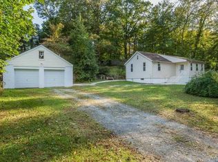 16 Lotowana Ln, Stony Brook, NY 11790