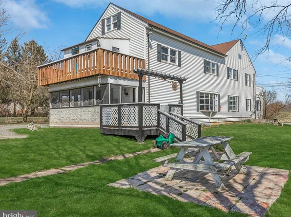 278 Hoffmansville Rd, Bechtelsville, PA 19505