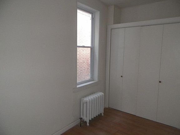 3rd image of 3220 W Oxford St