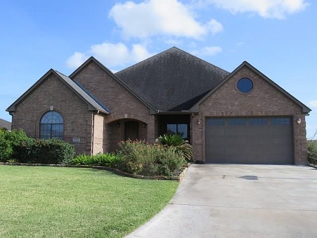 1st image of 401 Sam Houston Dr