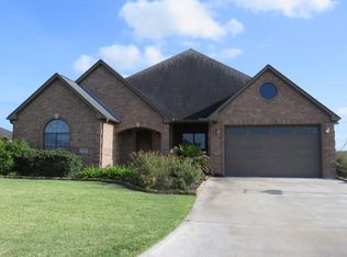 401 Sam Houston Dr, El Campo, TX 77437