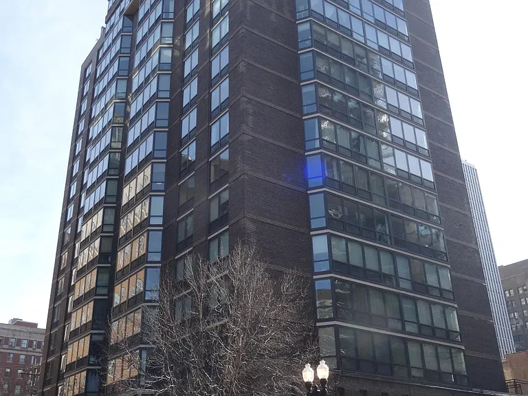 21 W Goethe St #4C — Photo 1