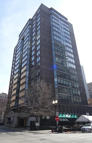 21 W Goethe St Photo 1
