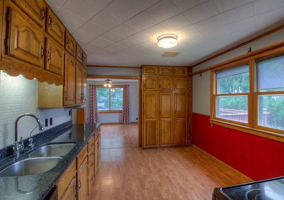1st image of 1296 Lakeview Ave