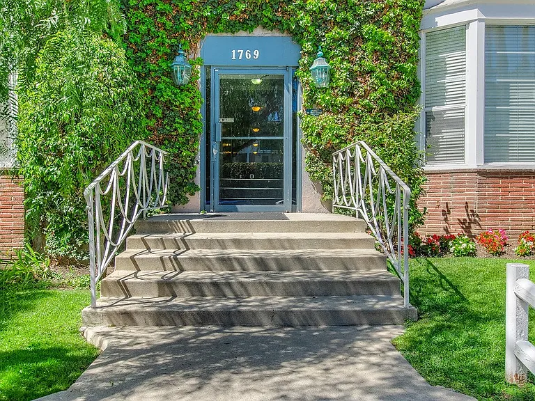 Sycamore Apartments — Photo 10