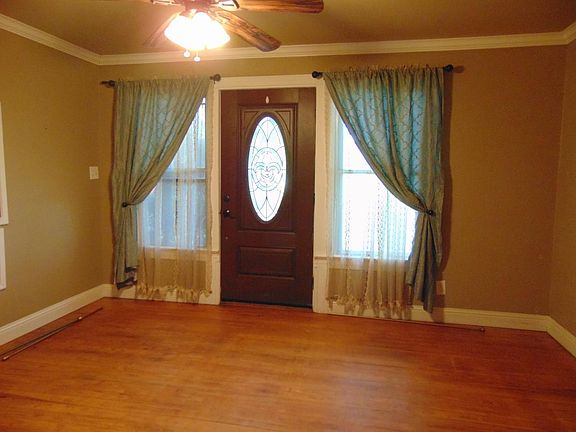 4th image of 916 Lincoln Dr
