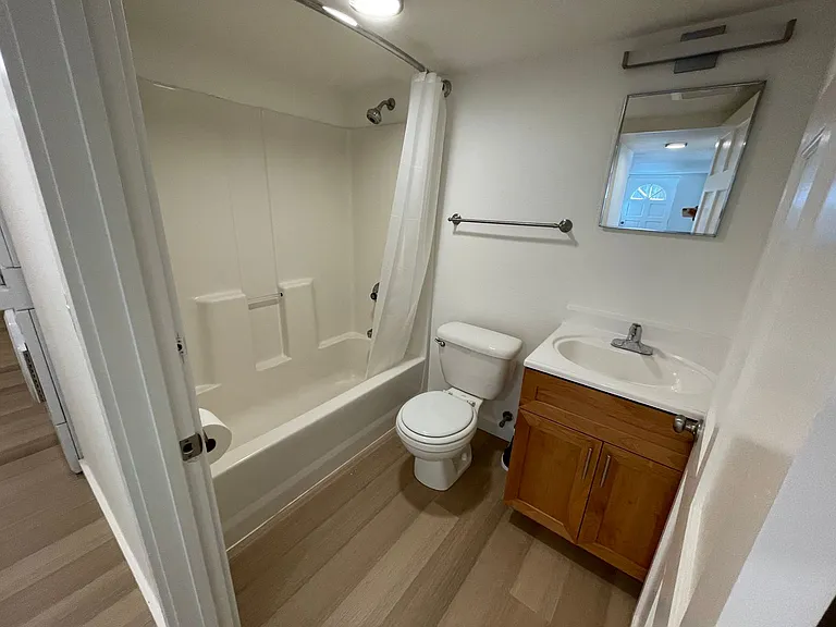 2427 NE 9th Ave #B — Photo 10