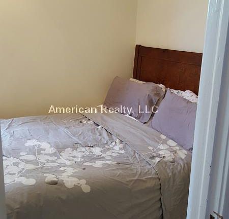 2nd image of 1841 W Warner Ave