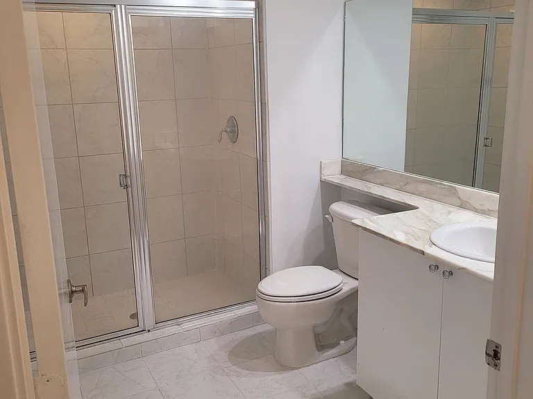 Secondary full bath room