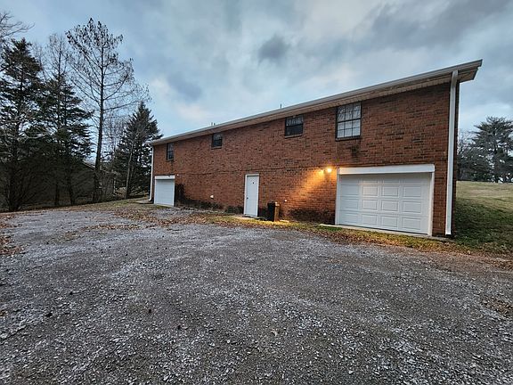 2nd image of 698 Frankfort Dr