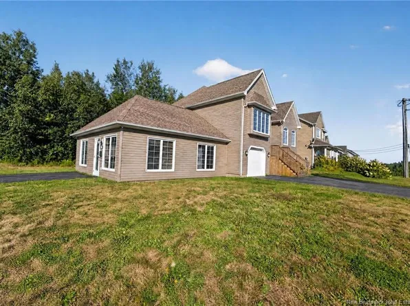 72 Bonaventure, Dieppe, NB E1A 4S2