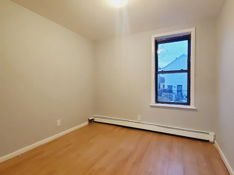11 Grant Ave #1L — Photo 2