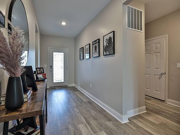 4th image of 1592 Twinridge Way