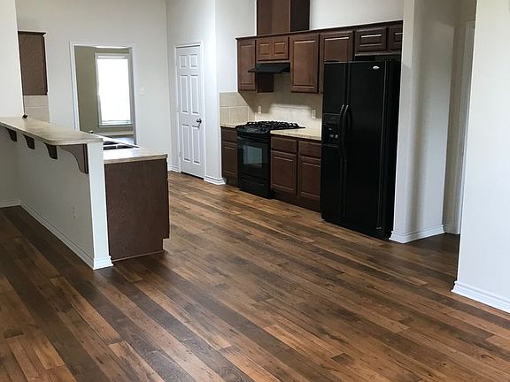 4th image of 901 Whitewing Ln