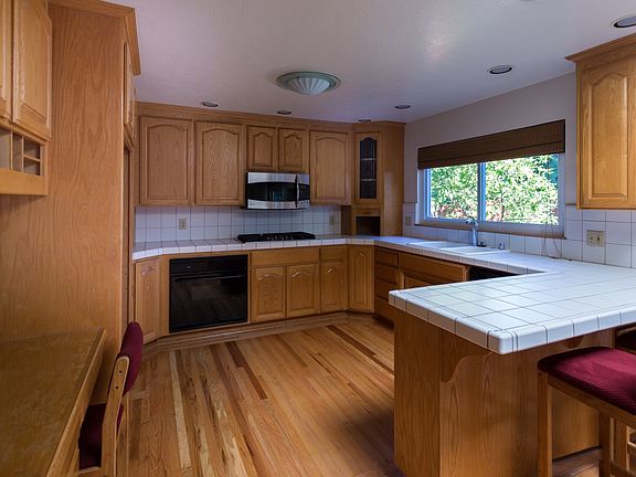 3rd image of 3836 Shasta Dr