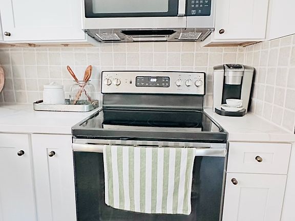 GE stove and microwave.