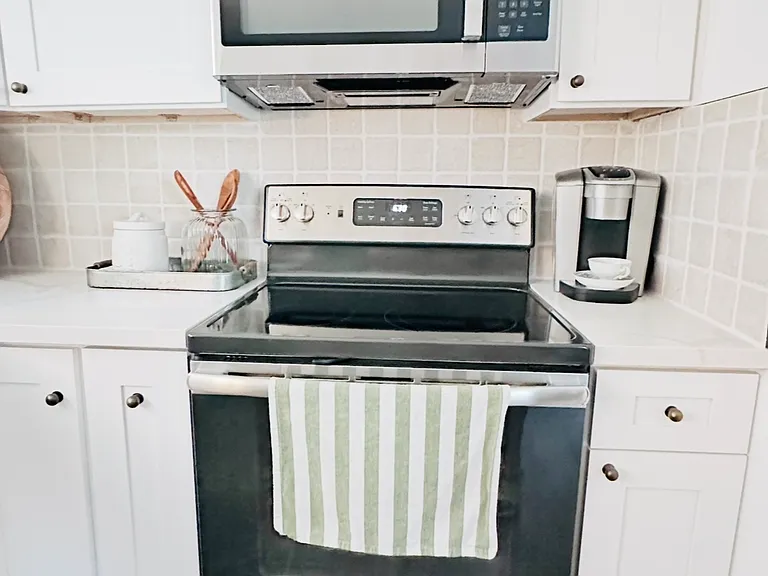GE stove and microwave.