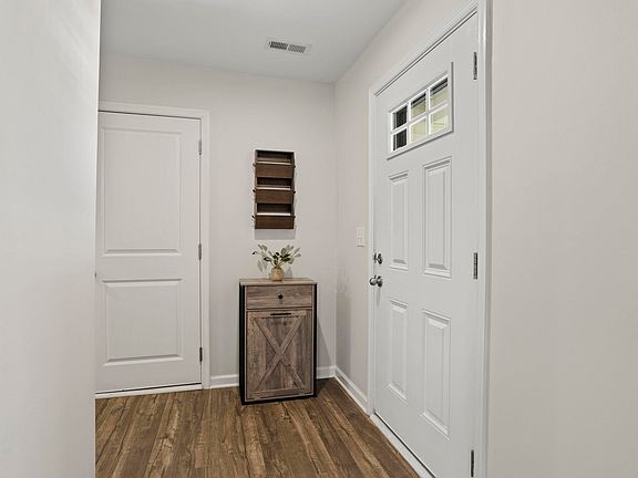 4th image of 104 Barrington Creek Rd