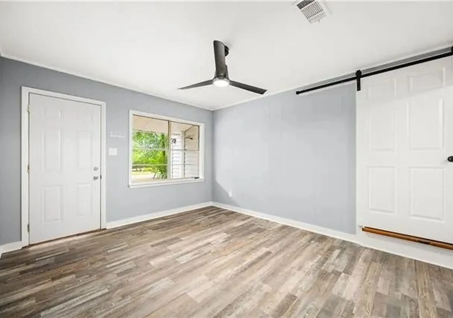 Single Family Residence — Photo 4