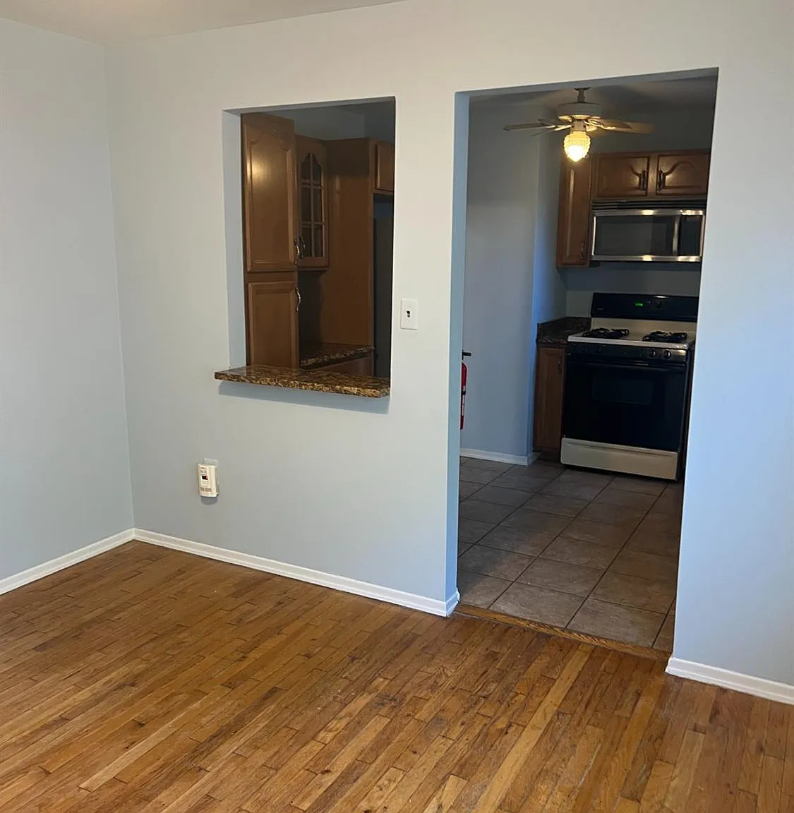 2 bed, 1.5 bath, 1077 sqft, $2,500 — Photo 4