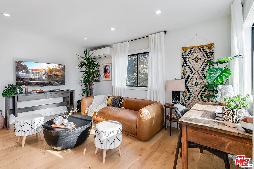 2 bed, 1.0 bath, $5,900 — Photo 1
