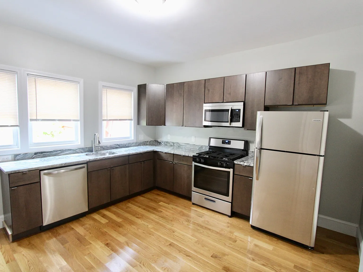 4 bed, 1300 sqft, $3,900 — Photo 1