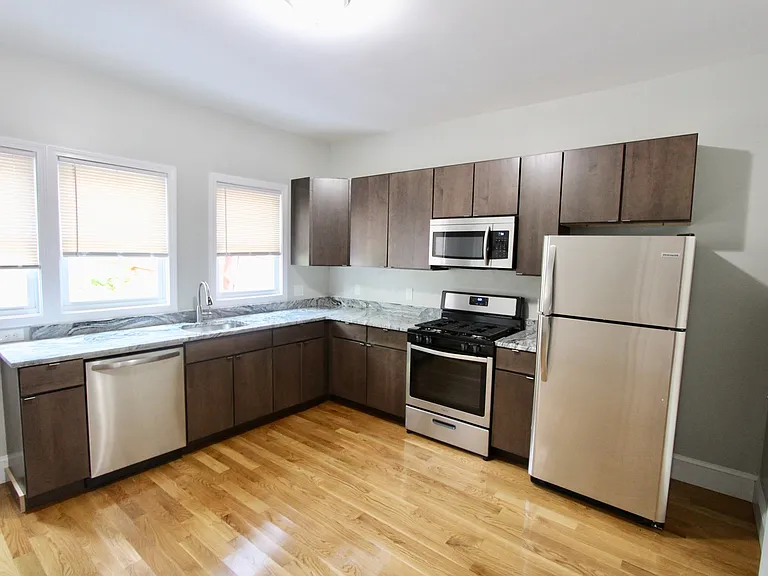 462 Saratoga St #1B — Photo 1