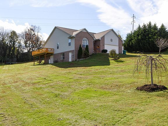 2nd image of 3013 Willow Pond Dr