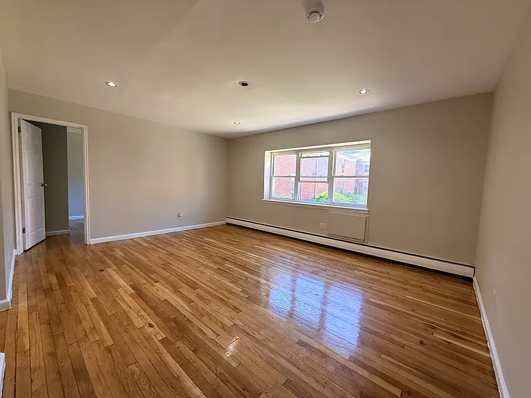 111-112 Lincoln Ave #7B — Photo 3