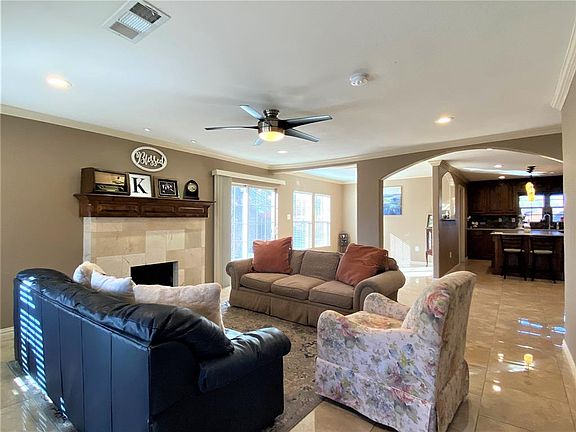 5th image of 2401 W Arbrook Blvd