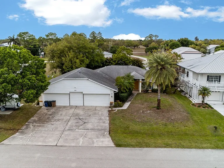 6890 Circle Dr — Photo 1