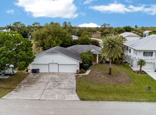 6890 Circle Dr, Fort Myers, FL 33905