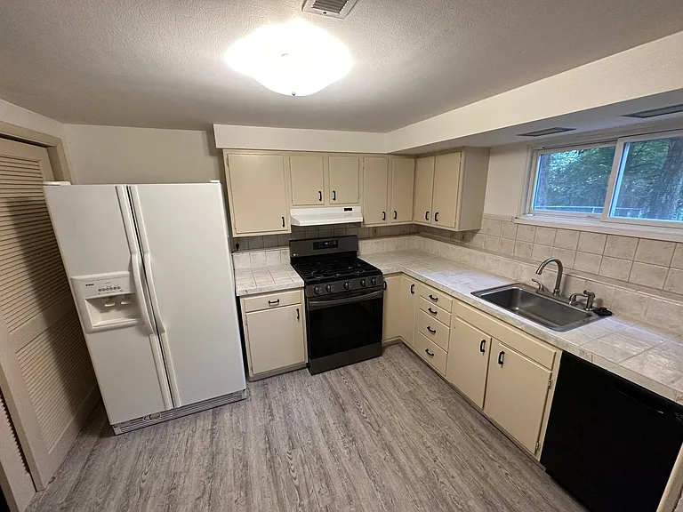 1374 Ranchland Dr — Photo 23